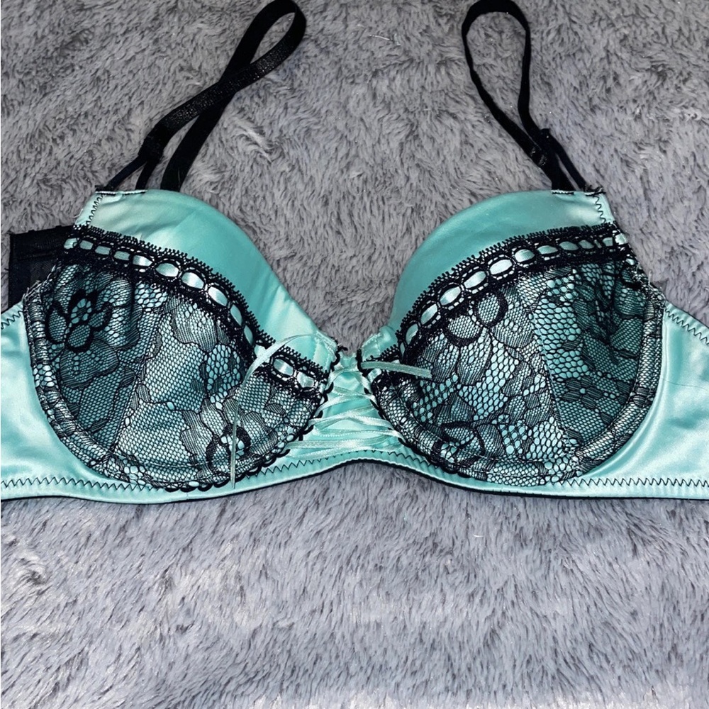 NWOT. 34 B